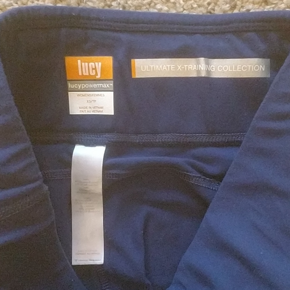Lucy Capri xs